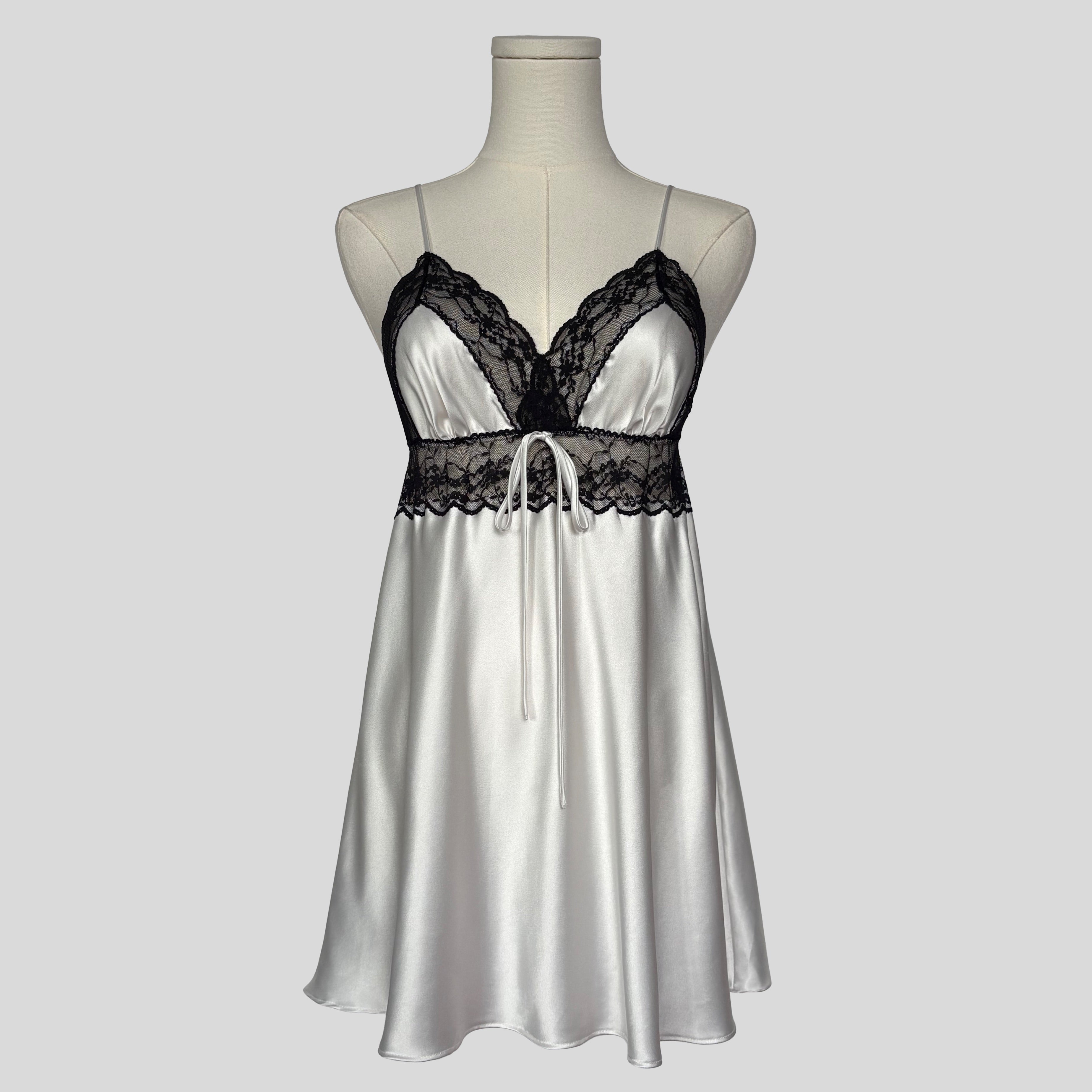 Sweetheart silky lace trim slip