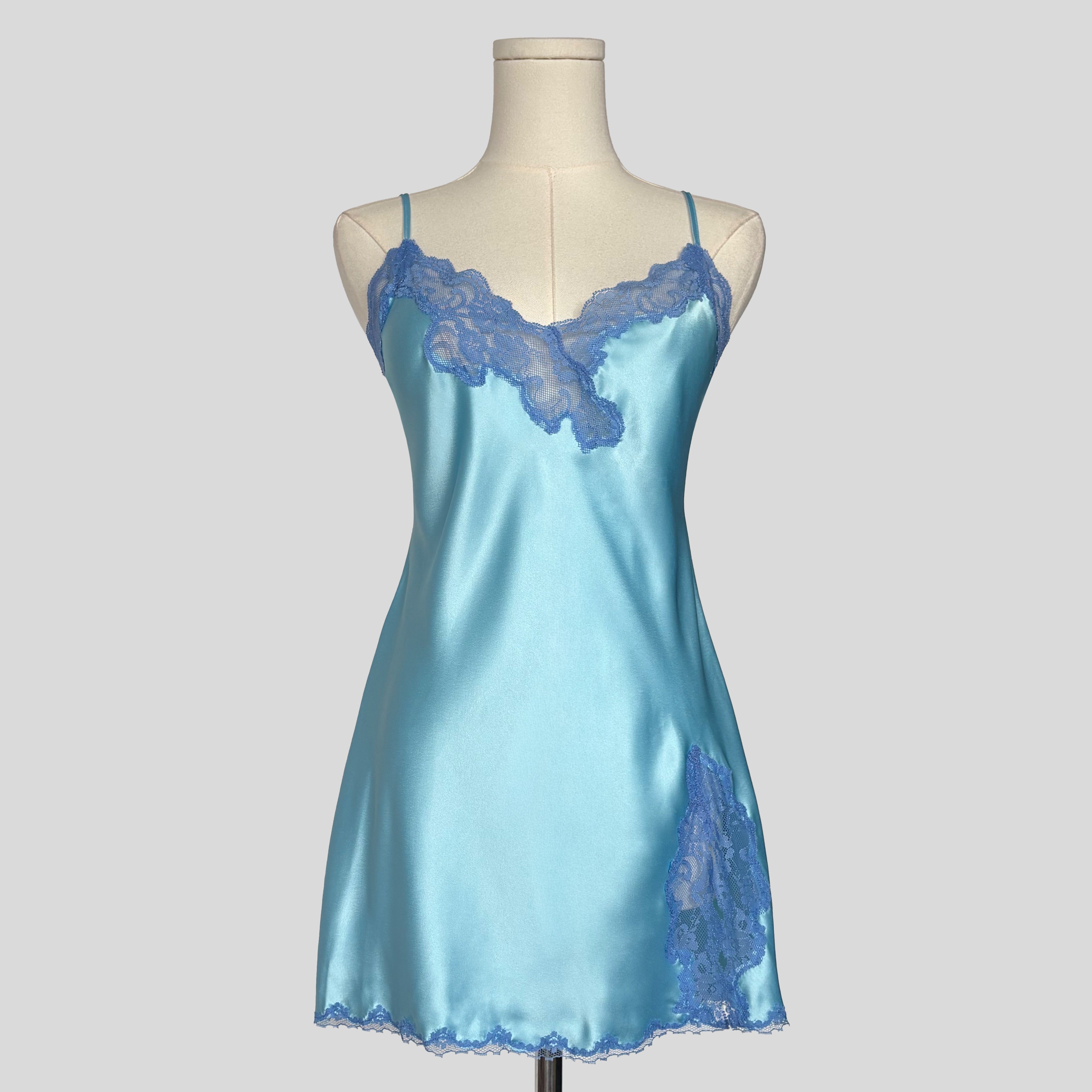 Sweetheart lace trim slip in light blue