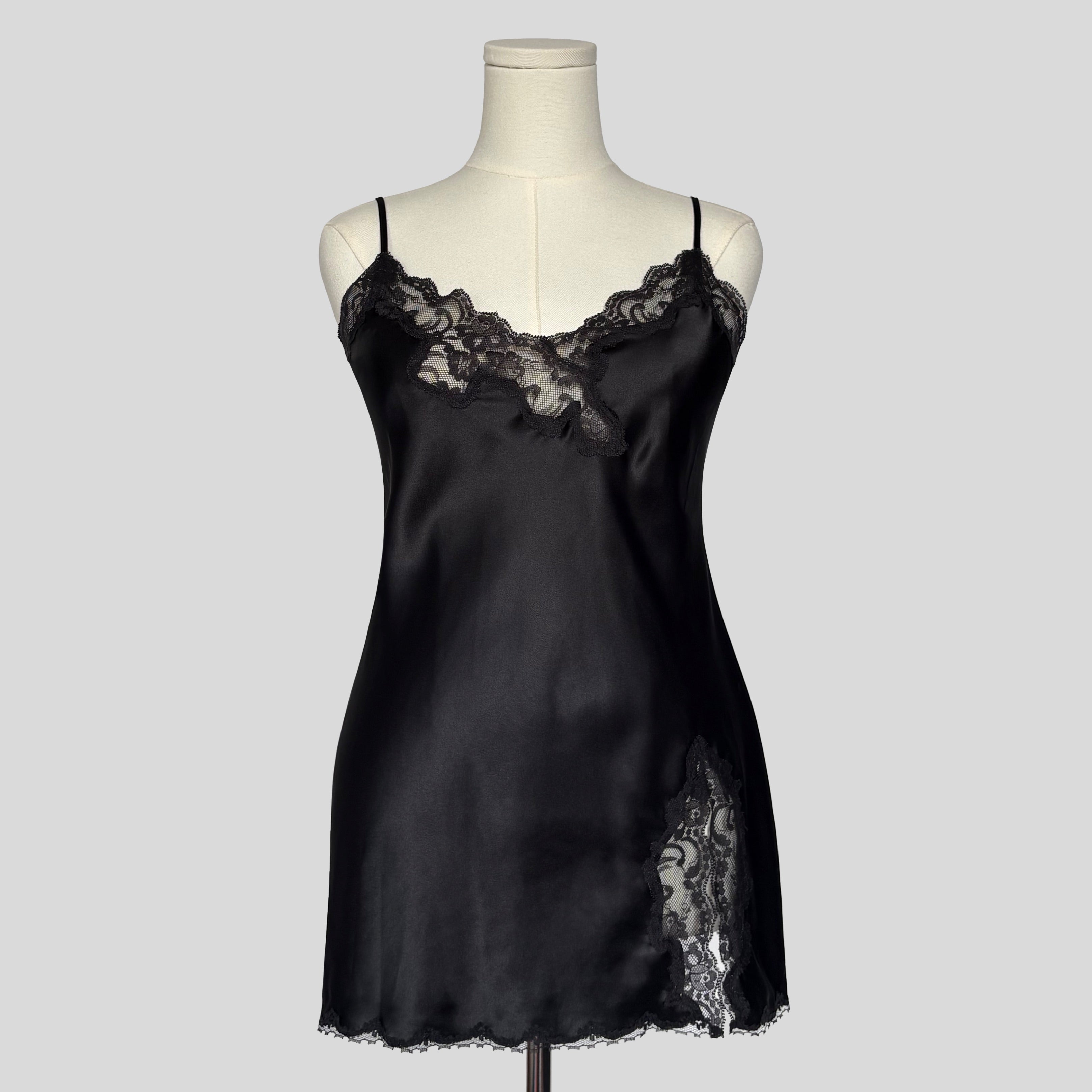Sweetheart lace trim slip in black