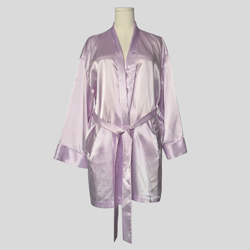 Silky robe in lilac