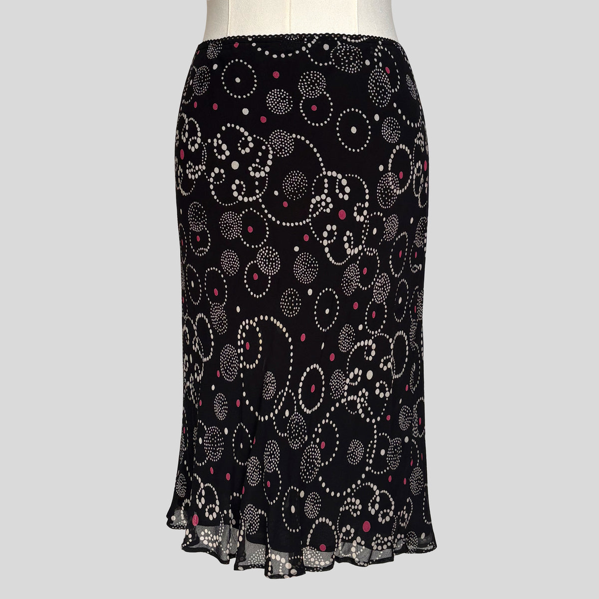 Polka dot patterned skirt