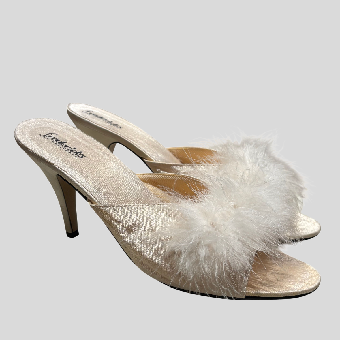 Marabou feather boa heels in white