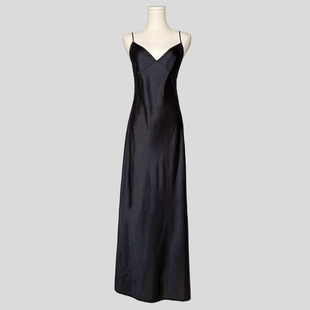 Backless silky gown in black