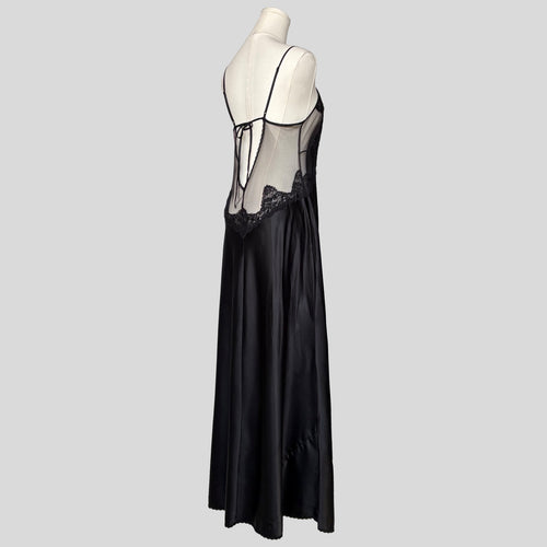 Backless silky gown in black