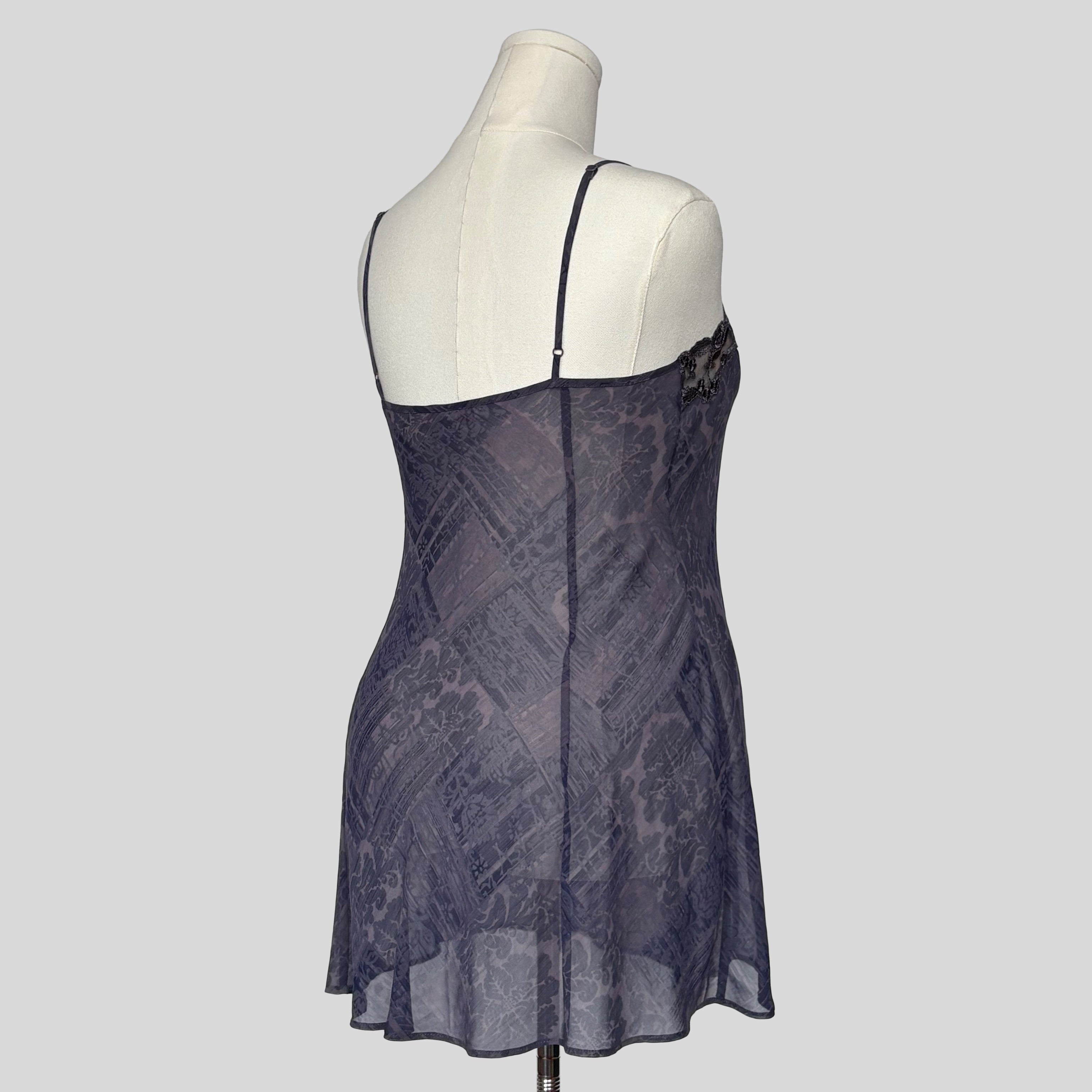 Sweetheart lace neckline slip in navy print