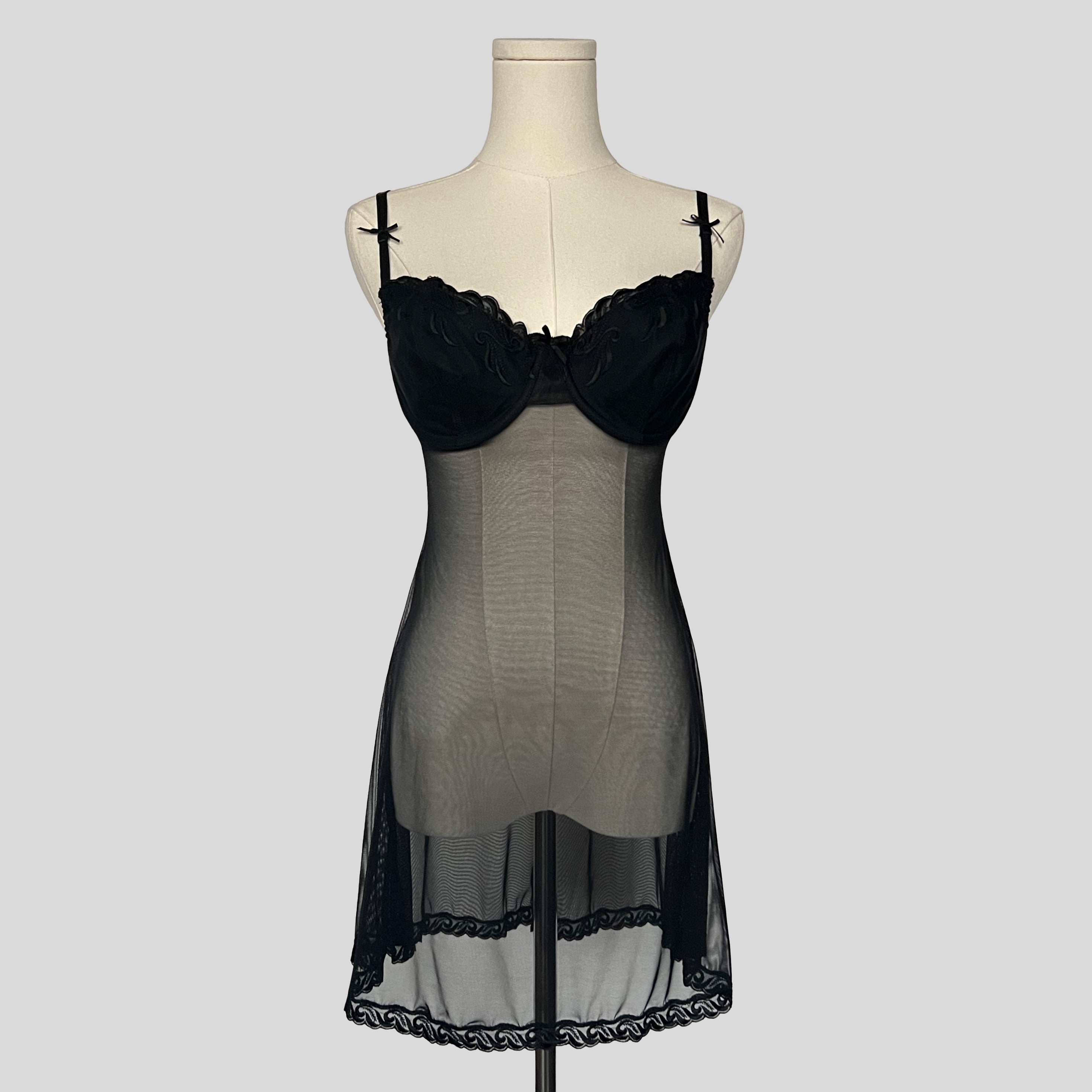Embroidered mesh underwire chemise