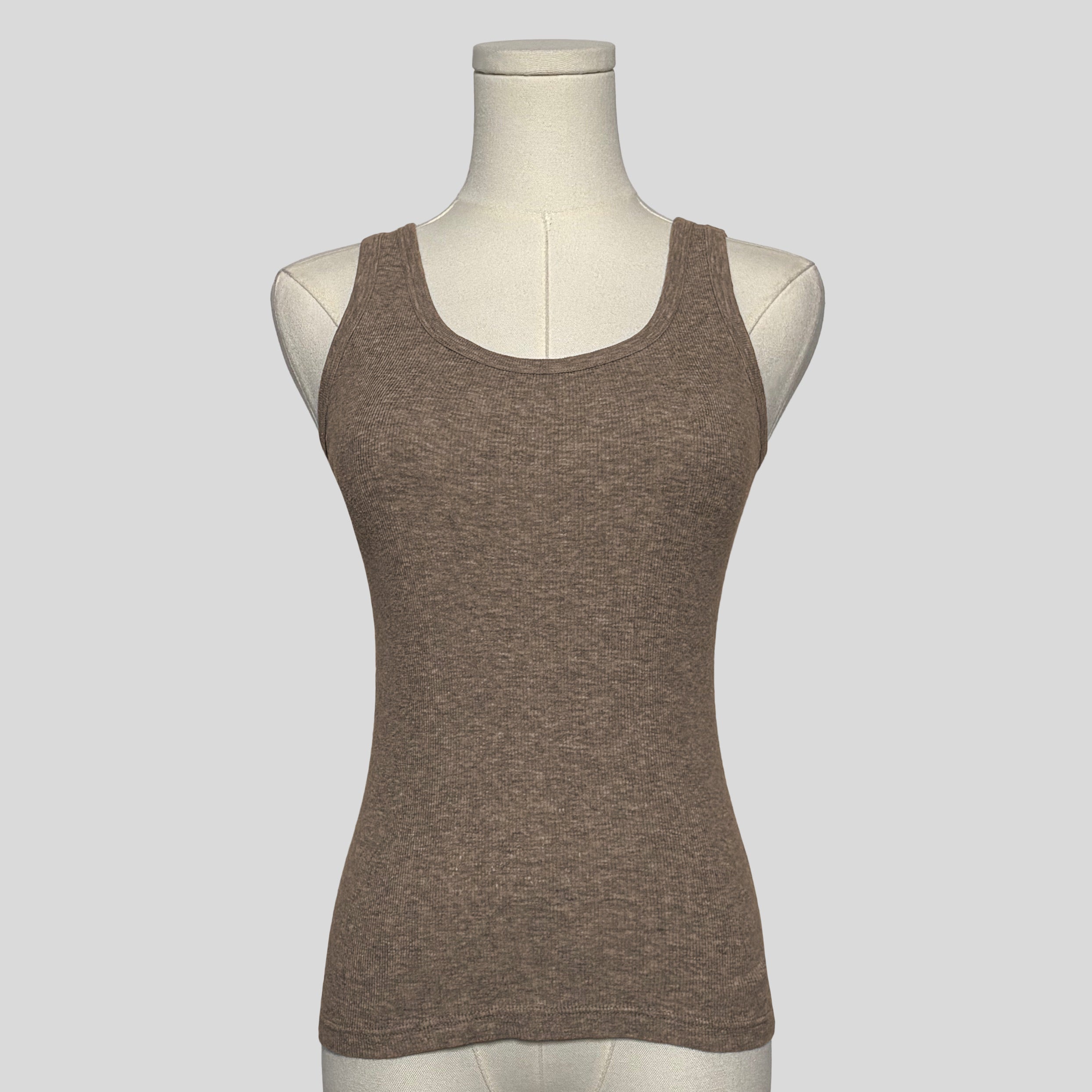 Basic ribbed tank top in brown
